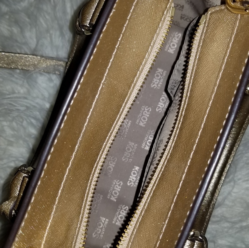 Michael Kors purse - Picture 3 of 4